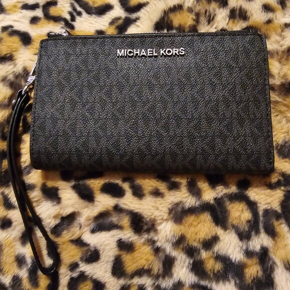 Michael Kors "Adele" smartphone, wristlet Wallet - Picture 1 of 12